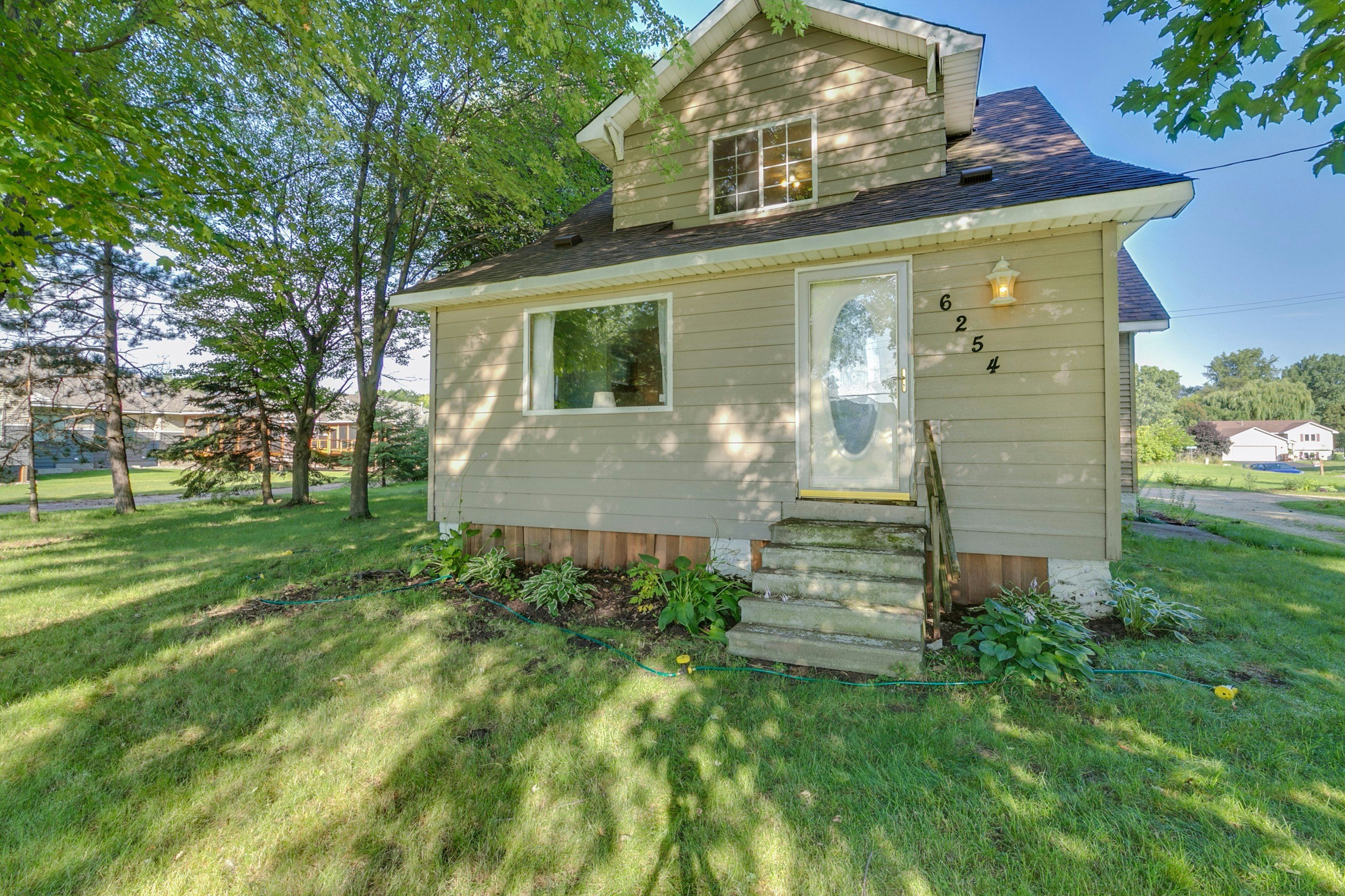 6254 Stillwater Boulevard North, Oakdale, MN 55128, Presented by Joey